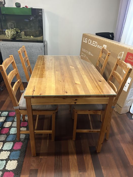 Stół z krzesłami IKEA + szyba i poduszki