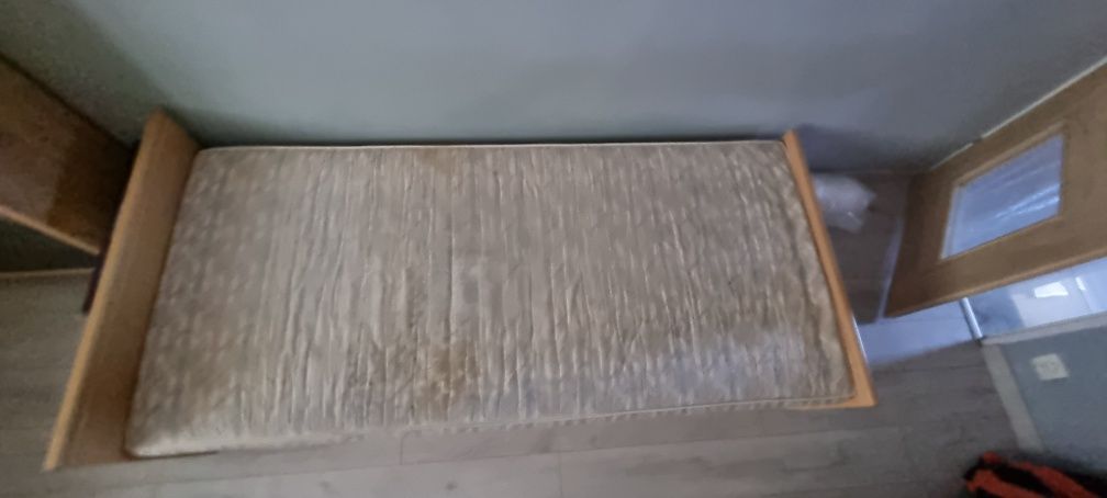 Tapczan na sprężynach