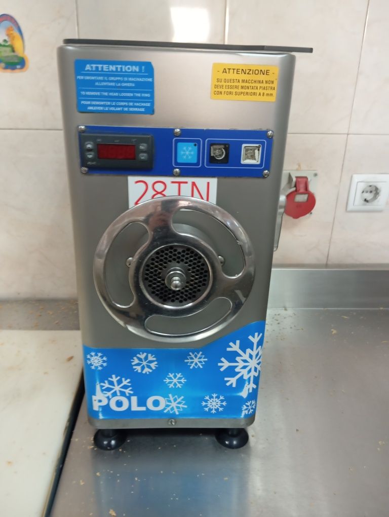 Arca, vitrine de frio, picadora,máquina de hambúrguer