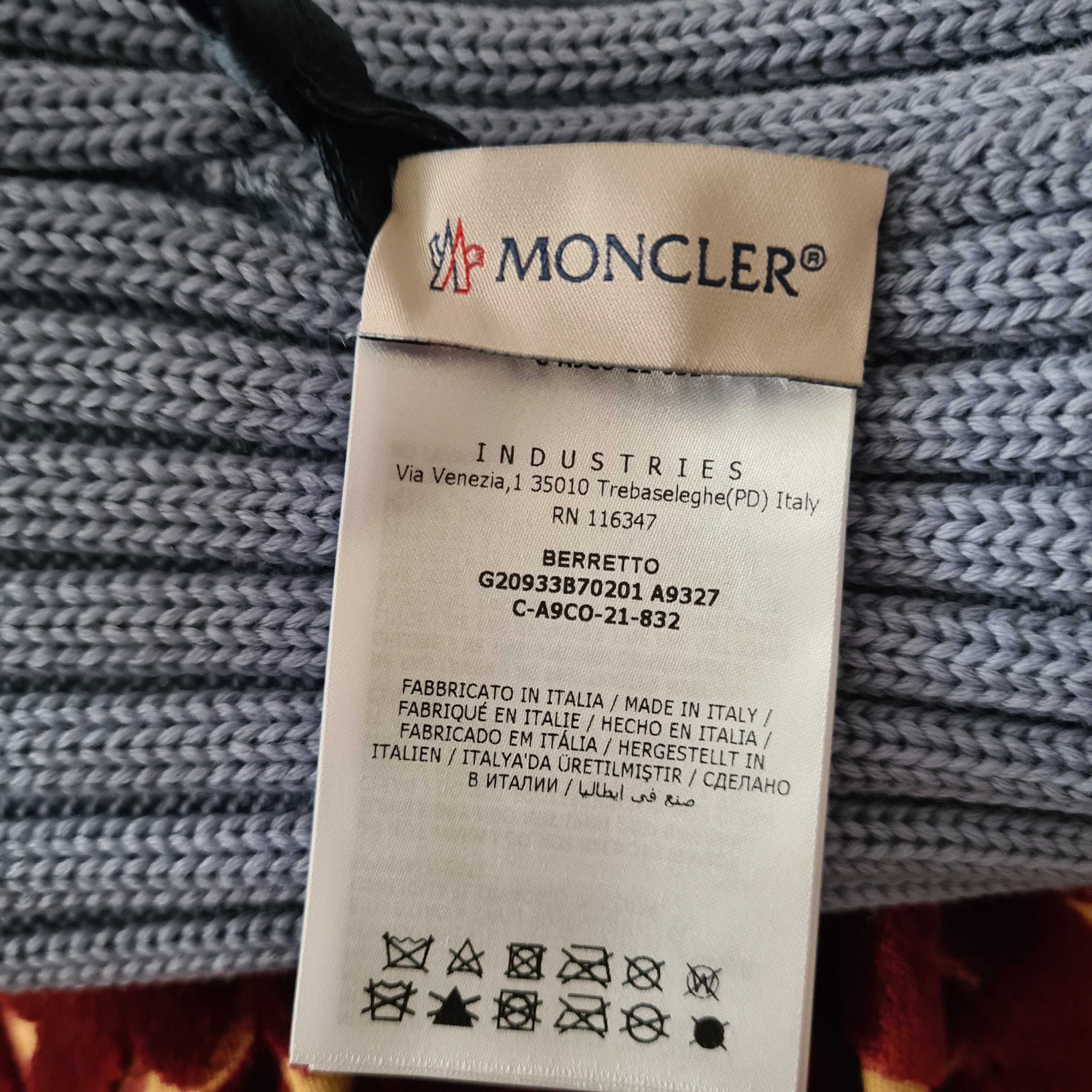 Nowa czapka "MONCLER" z pomponem z lisa