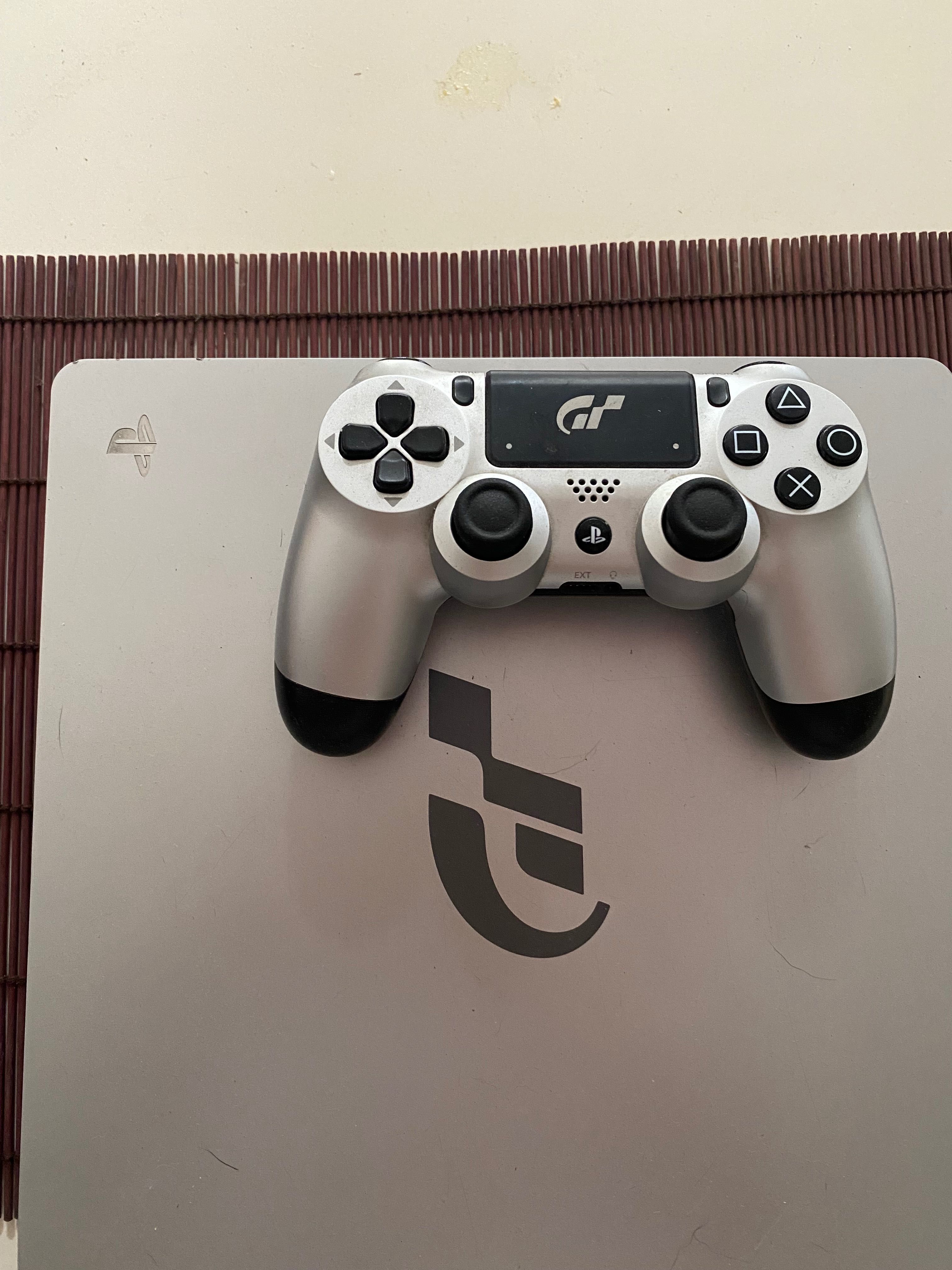 PlayStation Grand Turismo com jogos