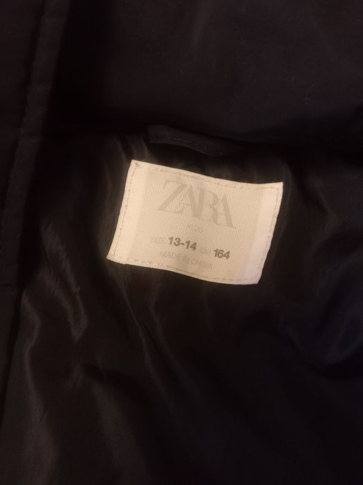 Чорна куртка з капюшоном Zara