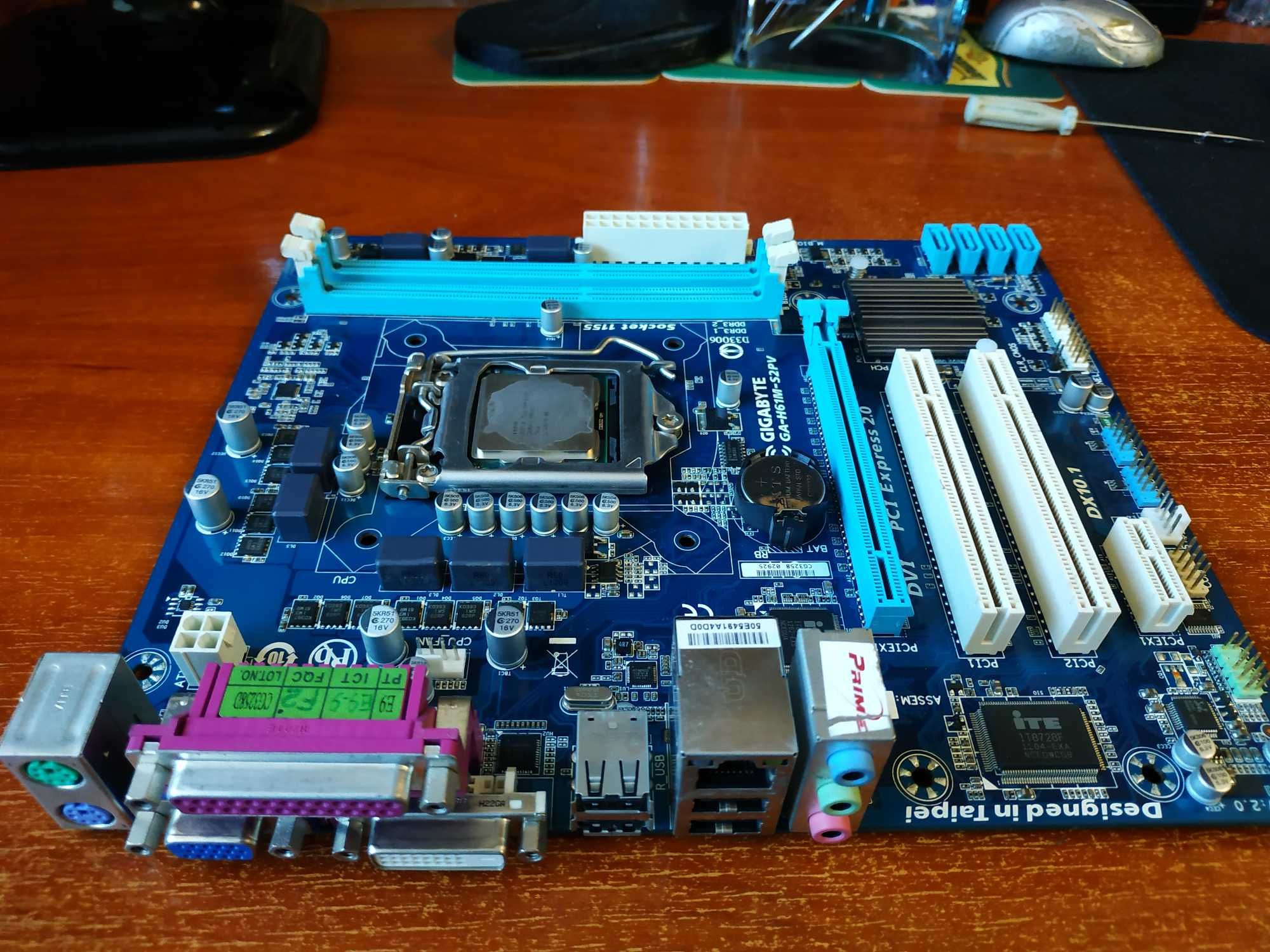 материнка  GIGABYTE H61M-S2PV+проц