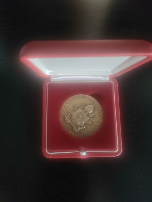 Medalha comomorativa papa Francisco