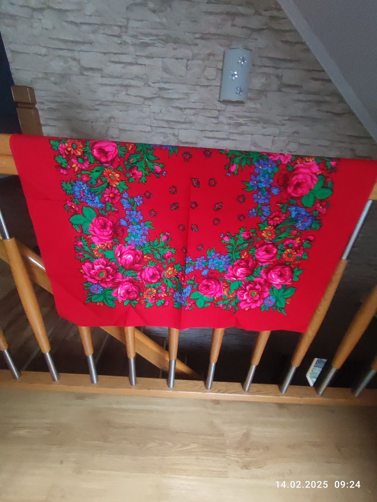 Chusta w stylu vintage kwiaty z czasów PRL-u kwiaty