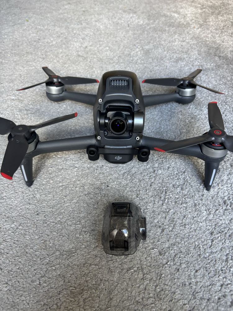 Dron DJI FPV z walizką