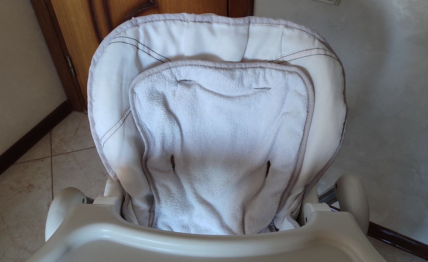 Крісло для годування Caretero