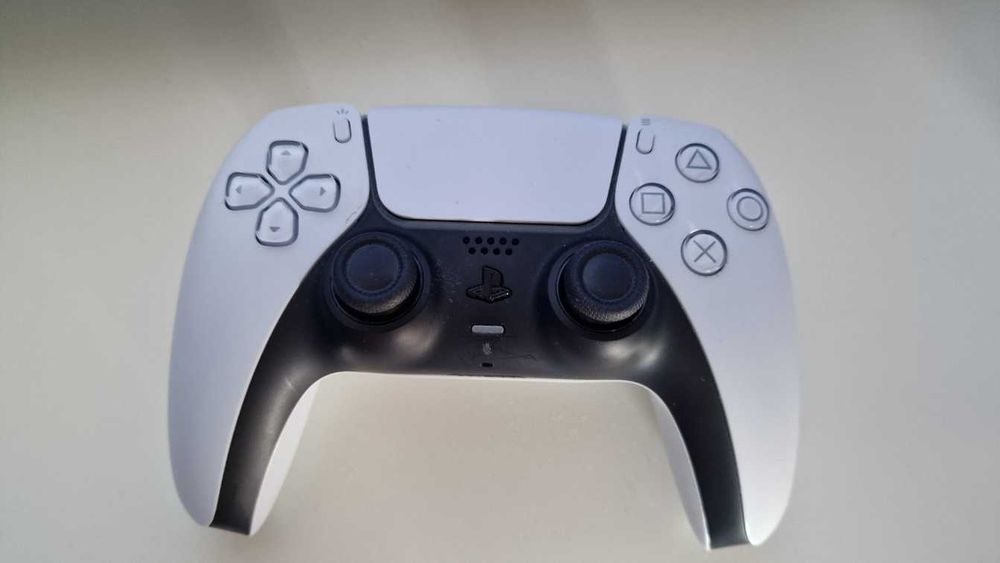 PlayStation 5 Slim z napędem + 2 gry – Gwarancja do 12.2025