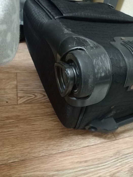 Продам вализу! Чемодан средний до 50см