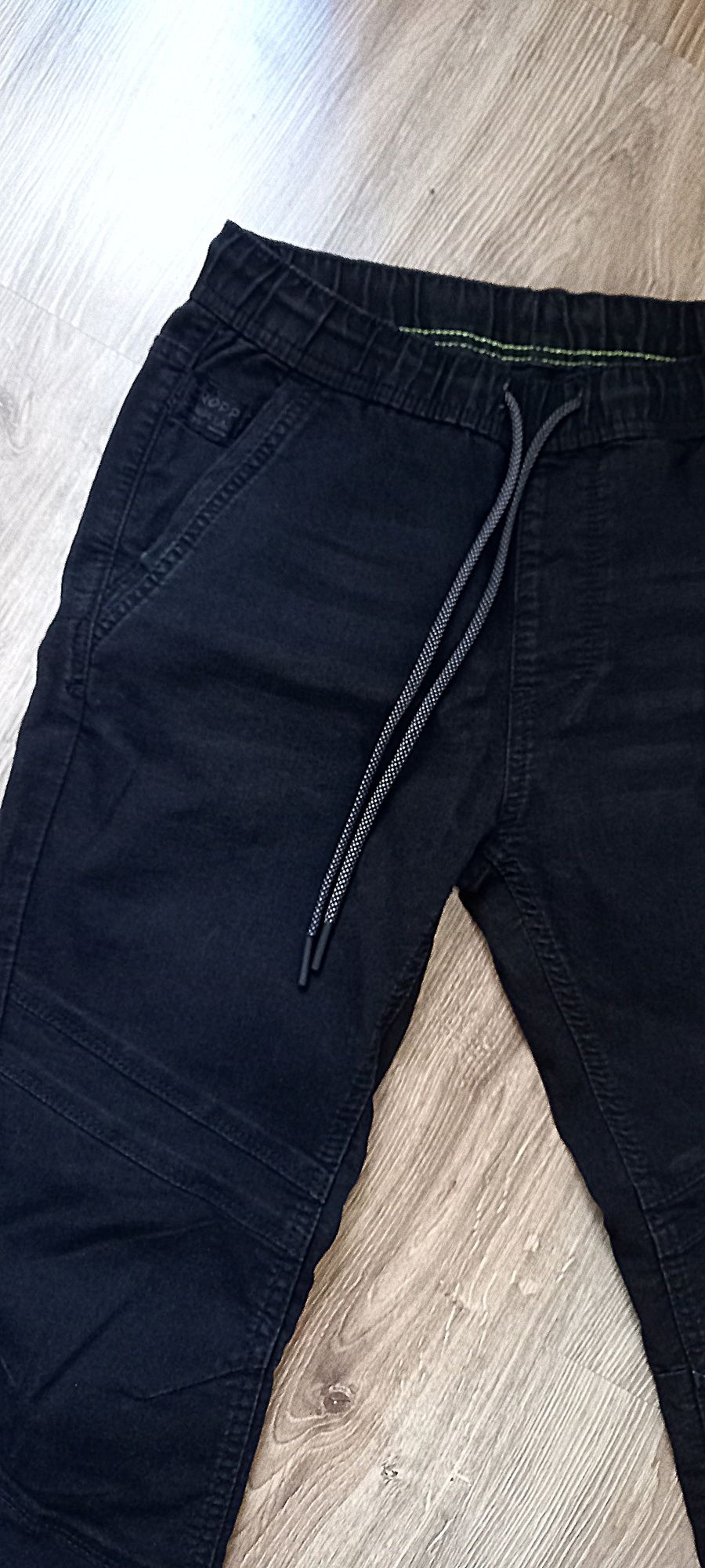Spodnie młodzieżowe joggery Cropp W28 L30