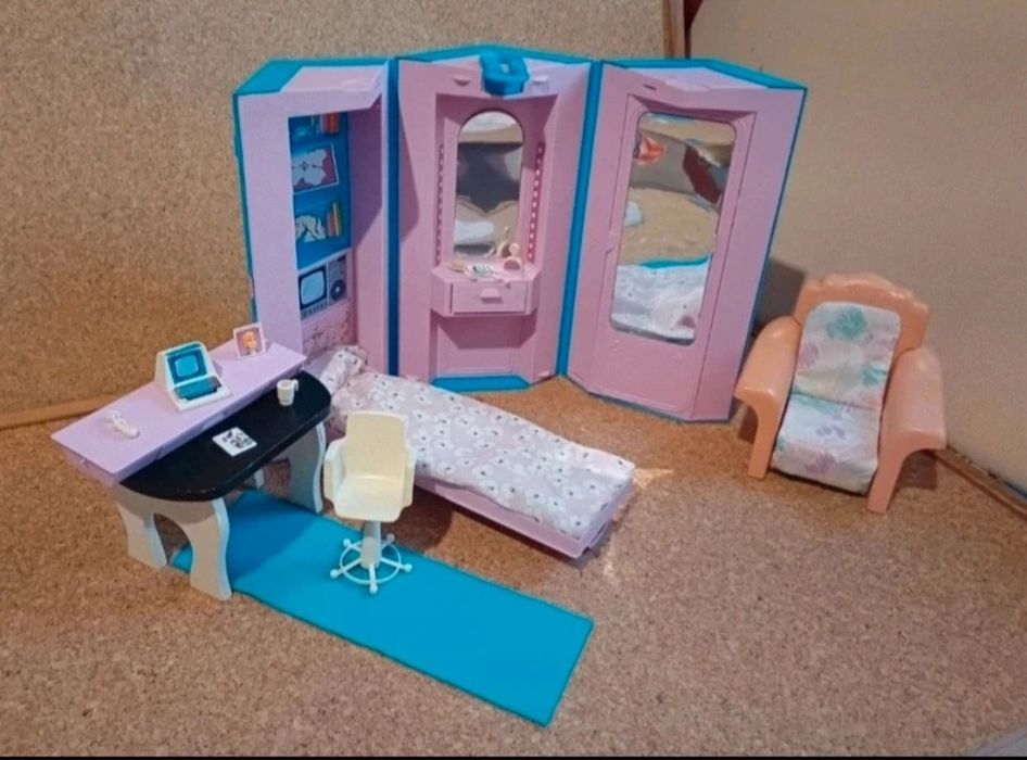 Barbie estudio e quarto. 
Mattel ltália 1984.