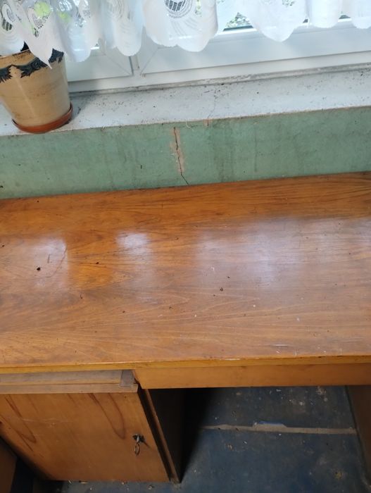 Biurko drewniane, PRL, małe.