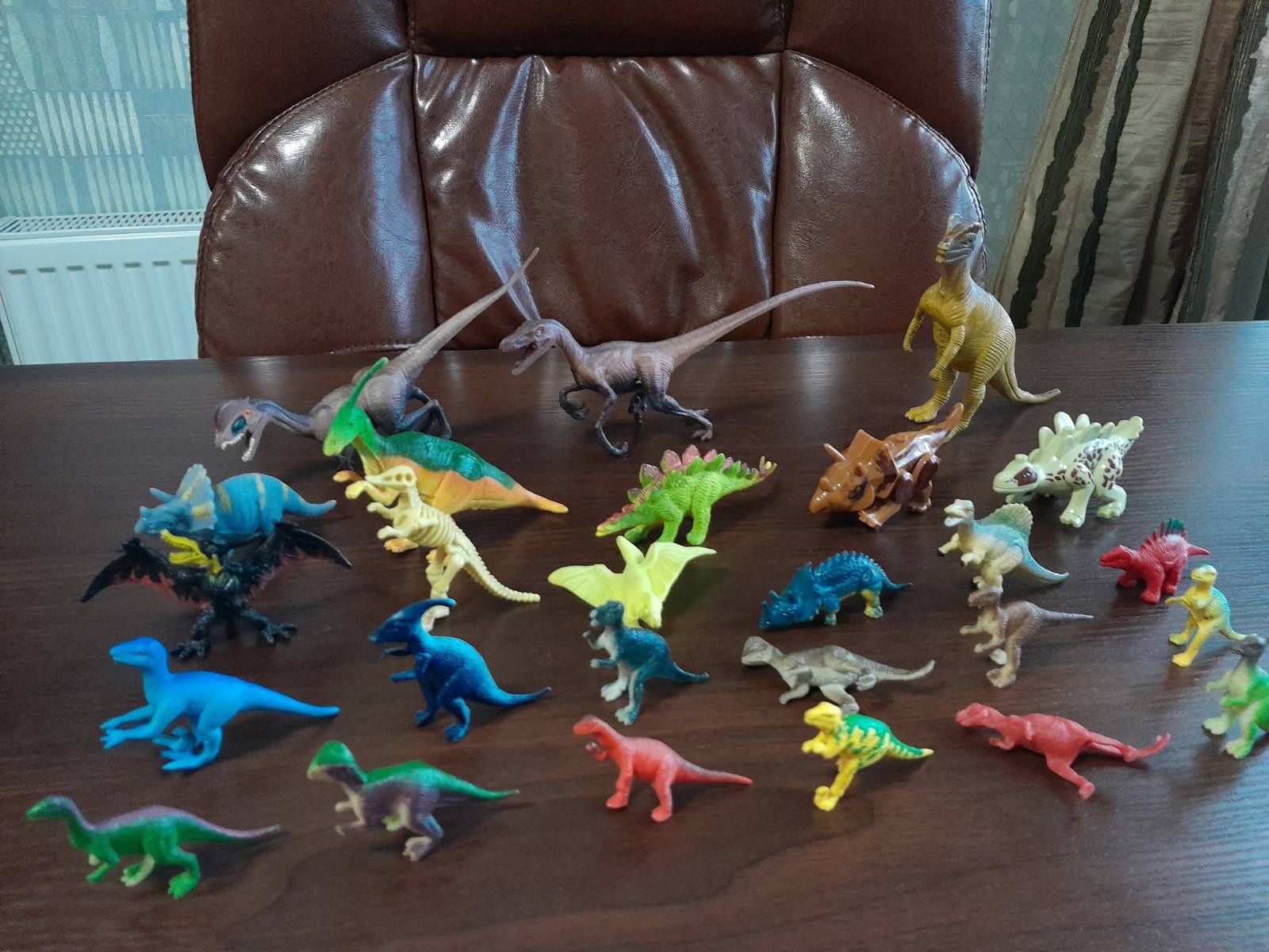 Набор игрушек  Динозавры разные