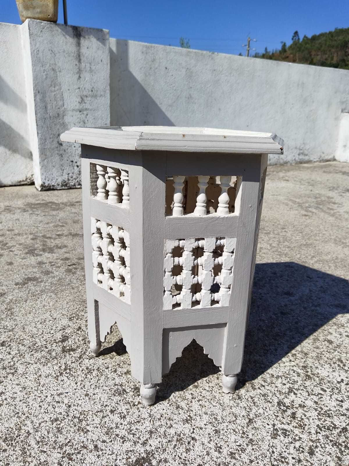 Mesa marroquina feita há mão