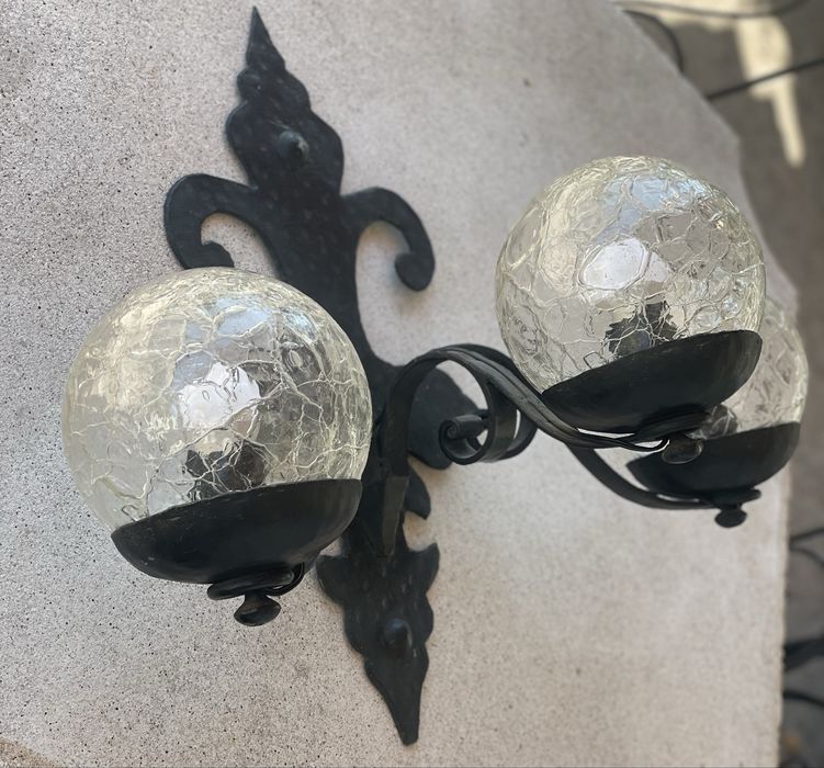 Aplique grande ferro muito antigo com globos