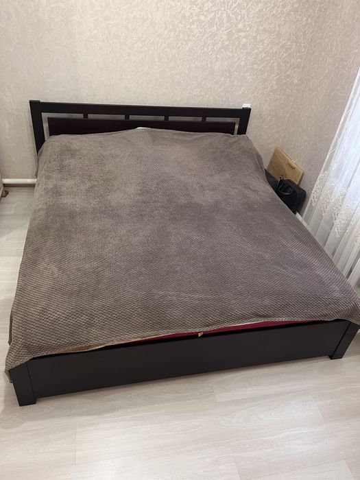 Продам хорошую кровать с матрасом