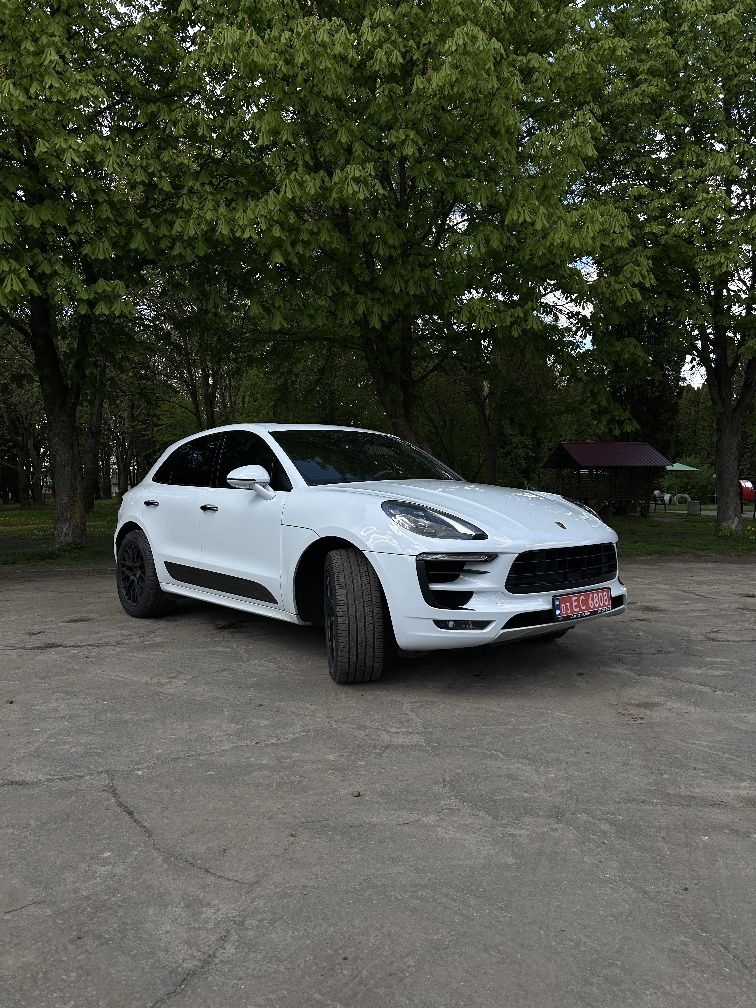 Porsche macan 95b gts 2017