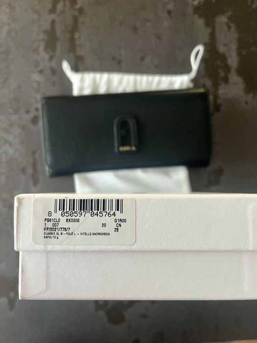 Carteira Furla em pele como nova