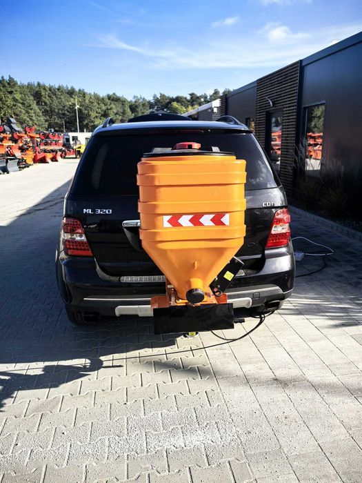 Posypywarka solarka do samochodu na hak / do quada