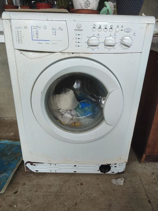 Продам пральну машину  Indesit на запчастини