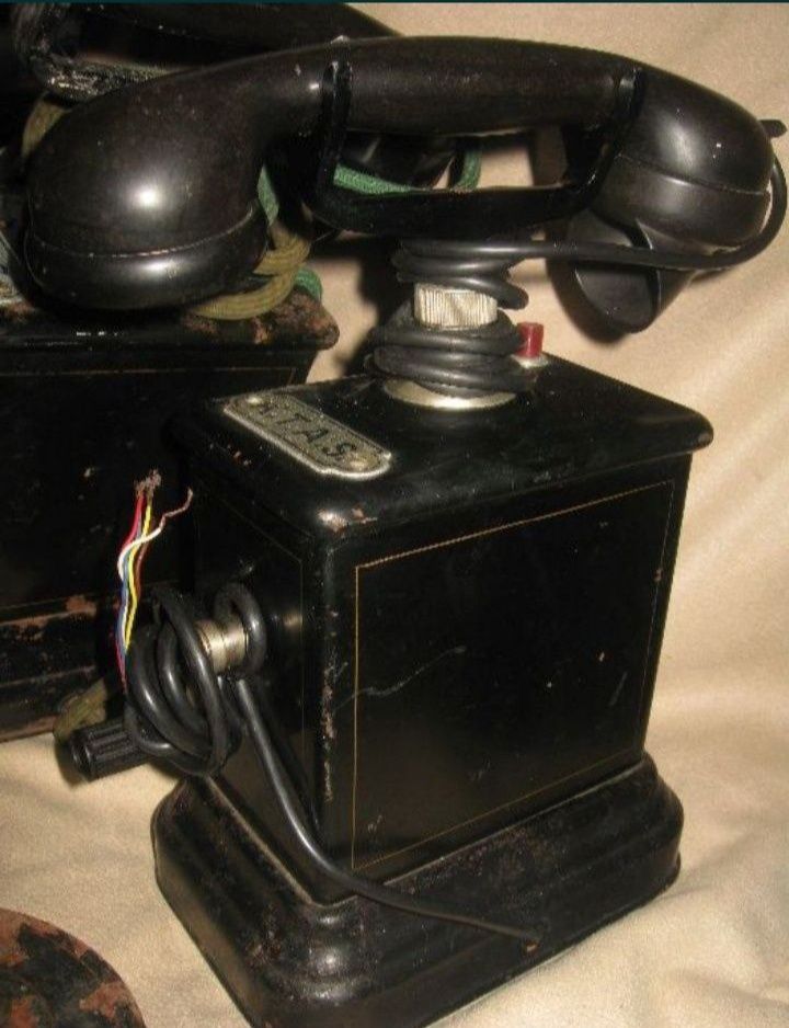 Stary zabytkowy Telefon , dwie sztuki. Okres 1wś około 1910r. Początek