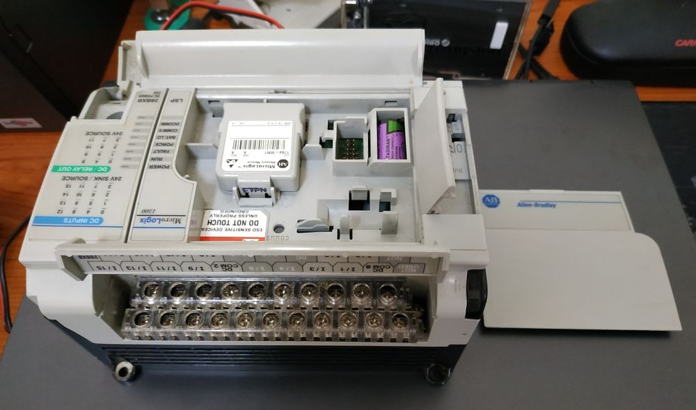 Autómato Allen Bradley PLC Micrologix 1500 como novo.