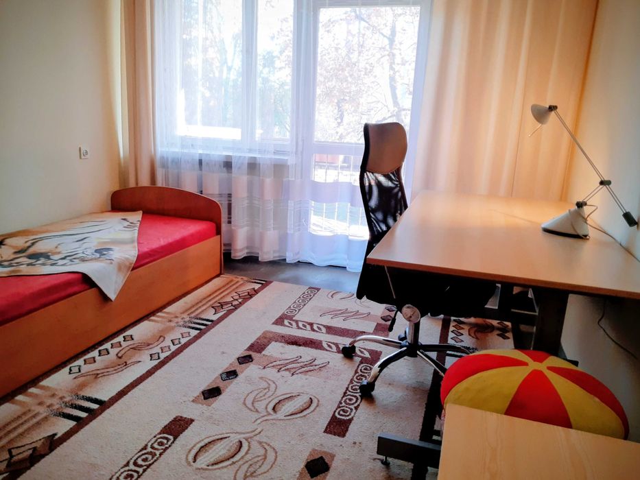 Słoneczny pokój z balkonem dla dziewczyny os. Tysiąclecia