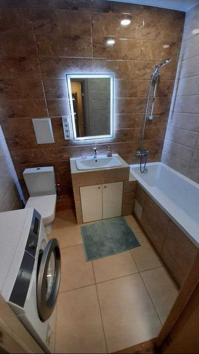 Продам 1 кімнатну в ЖК Днепровськая Брама.