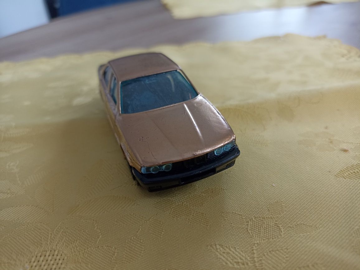 Model BMW 535 i od Bburago 1:43