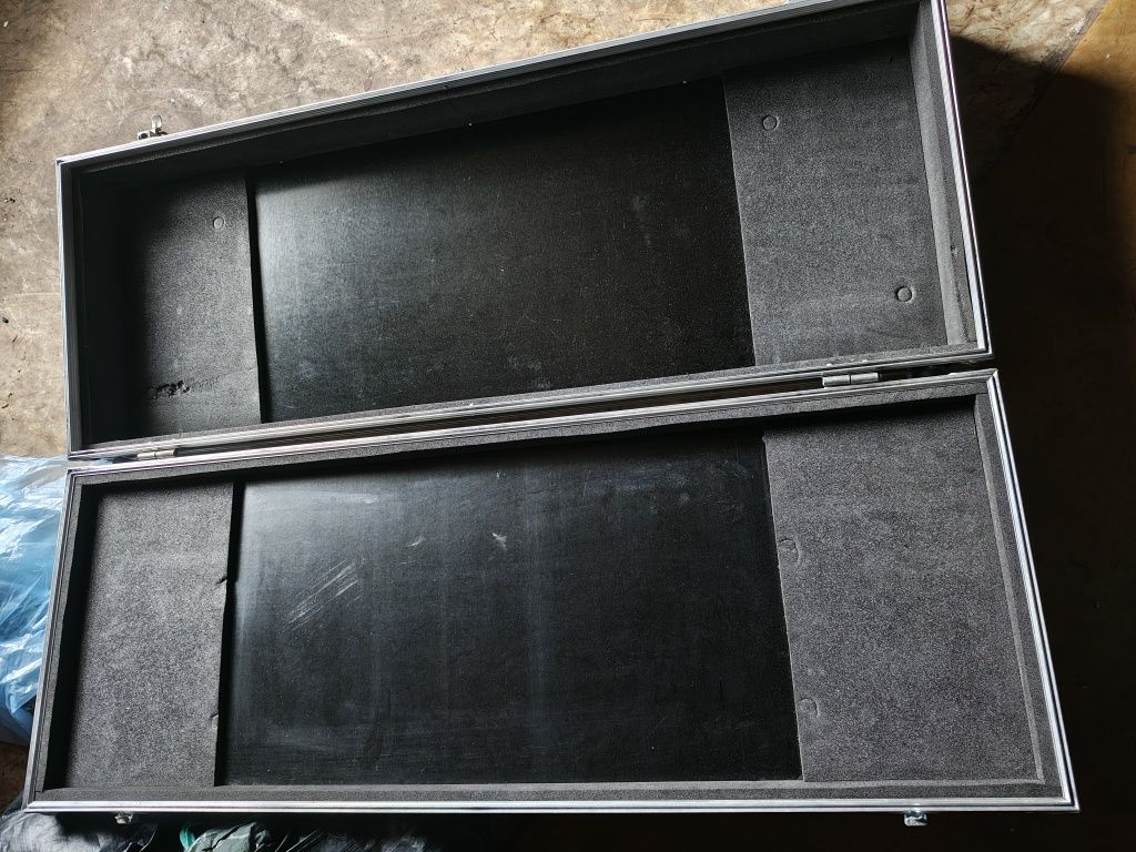 Sprzedam case, walizkę do keyboardu