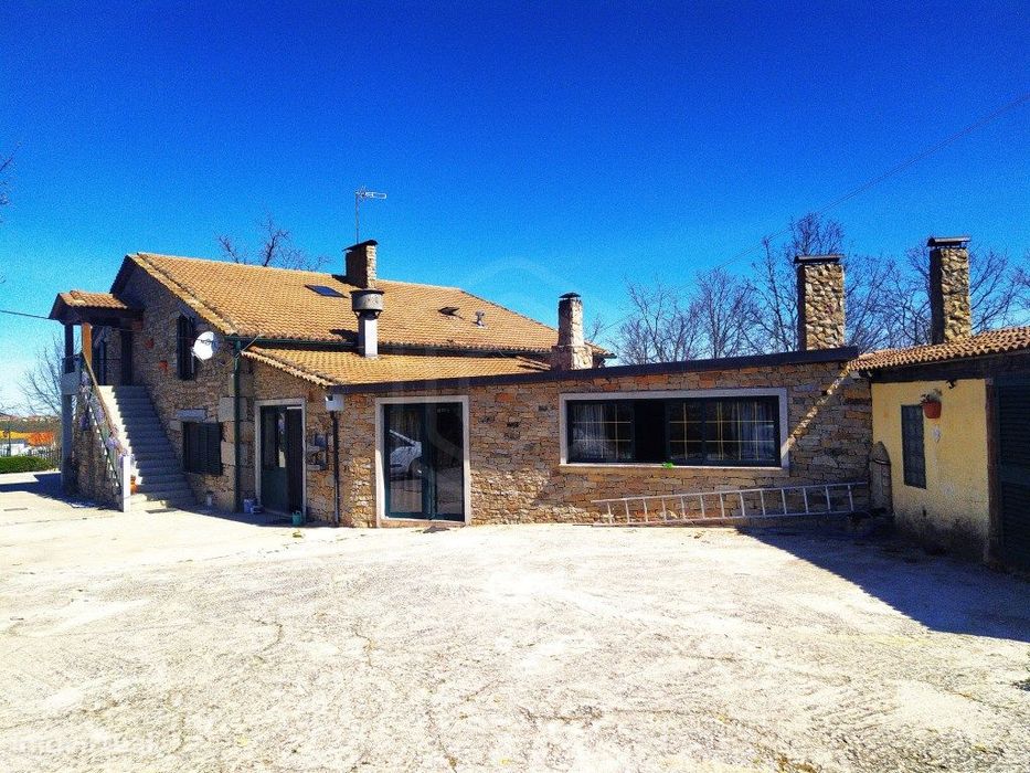 Moradia T4 + Restaurante Totalmente Equipado para 150 pessoas, Guarda