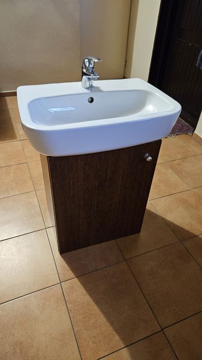 Zestaw umywalka i dwie szafki do łazienki