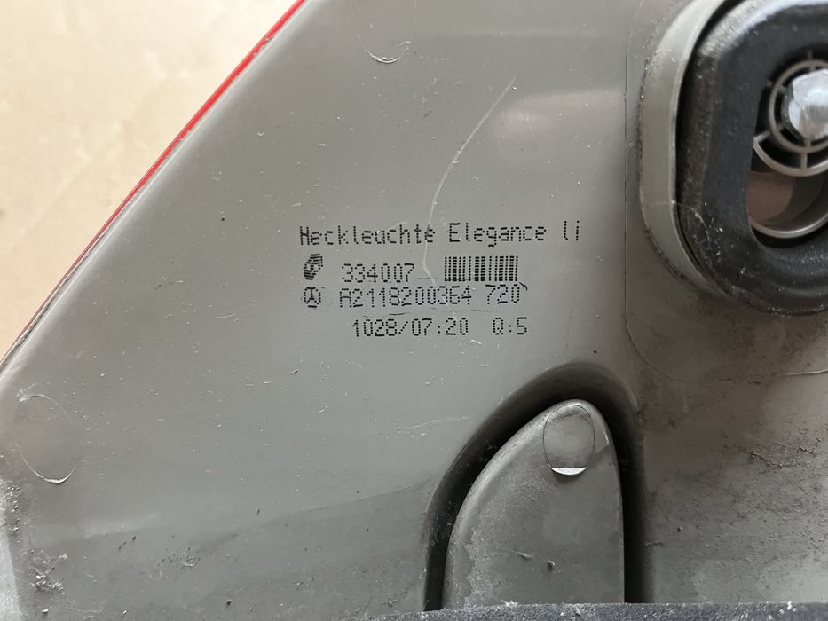 W211  E klasa Mercedes sedan Lampa Lewy tył Elegance