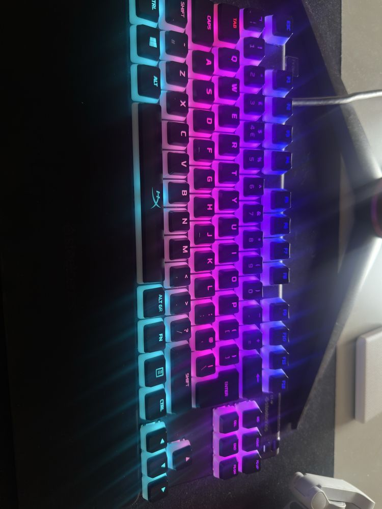 Torre Gaming + Teclado Steelseries Apex Pro TKL - Top Performance