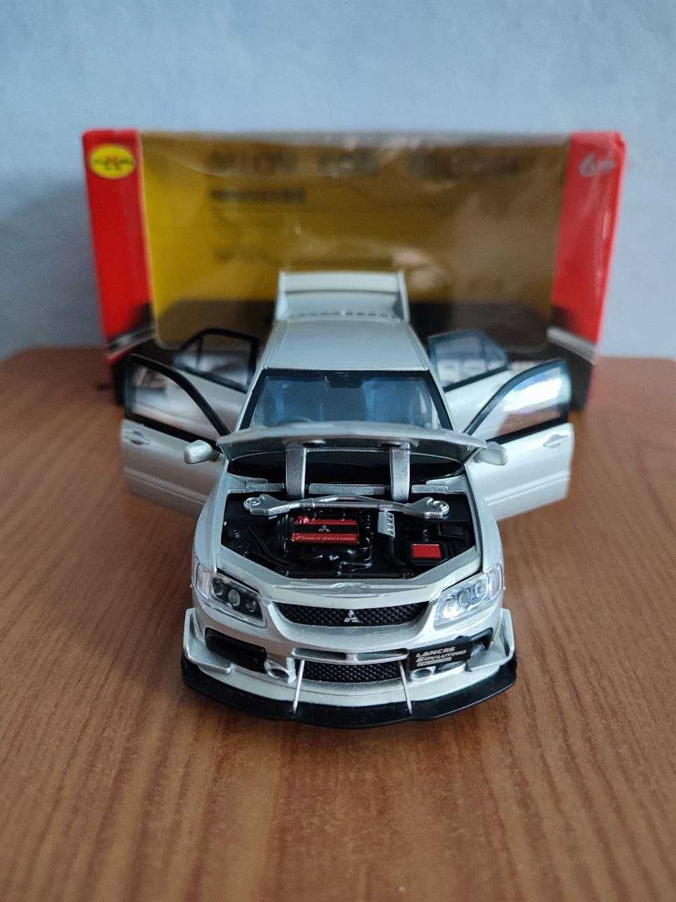 Mitsubishi Lancer Evolution 9 металева машинка модель іграшка 1:32