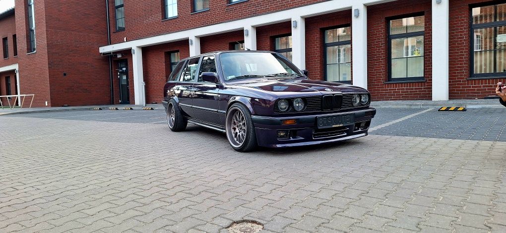 Bmw e30 touring v8