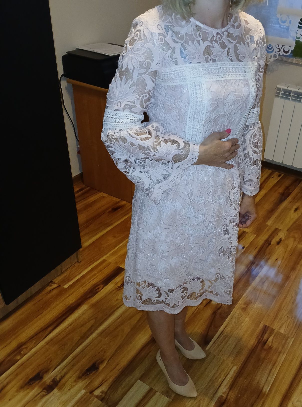 Sprzedam sukienkę z gipiury marki Illuminate w rozmiarze M