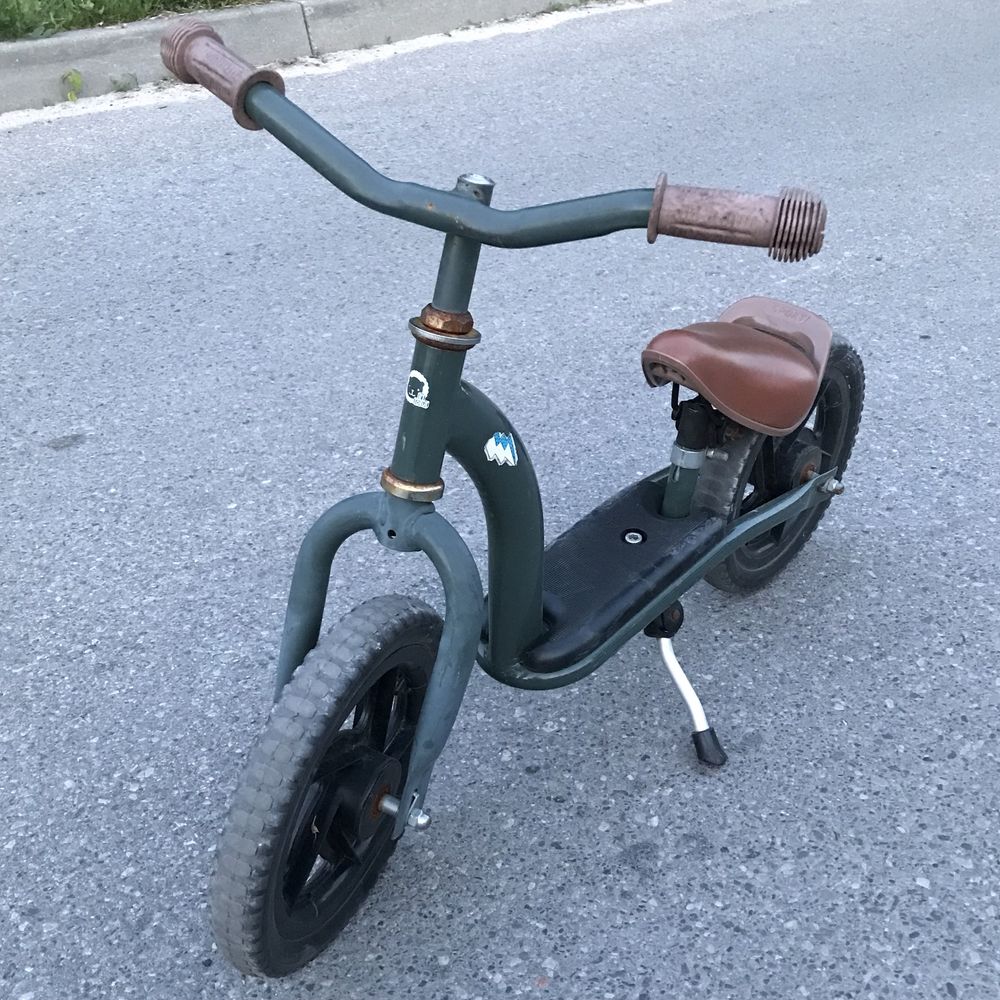 Matalowy rowerek biegowy Vintage dla dzieci