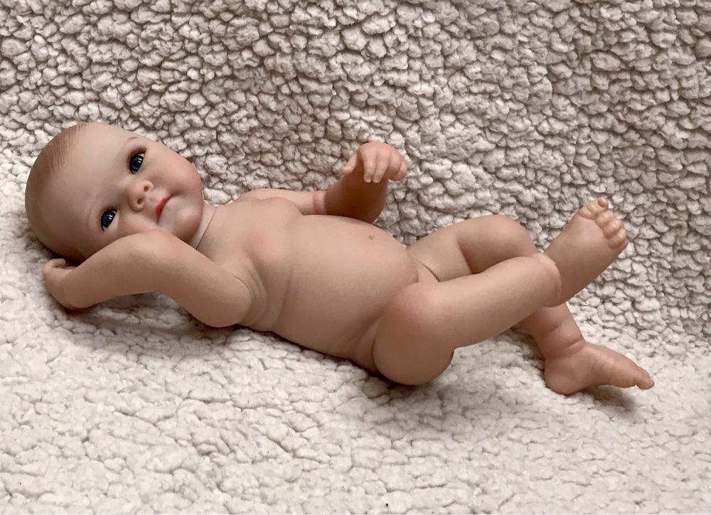 Lalka typu reborn z wyprawka dziewczynka