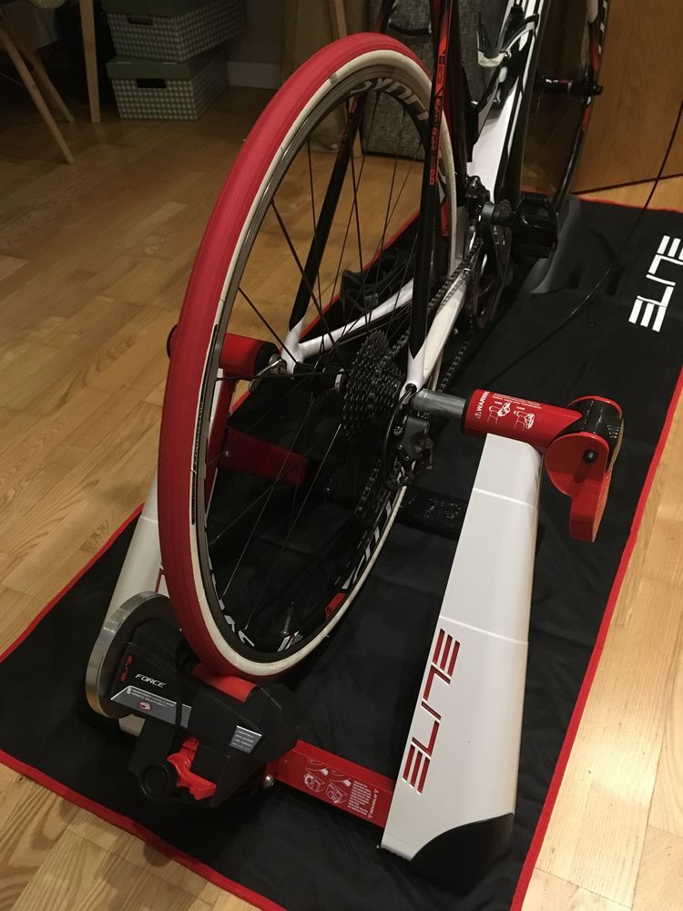 Trenażer rowerowy rolkowy Elite