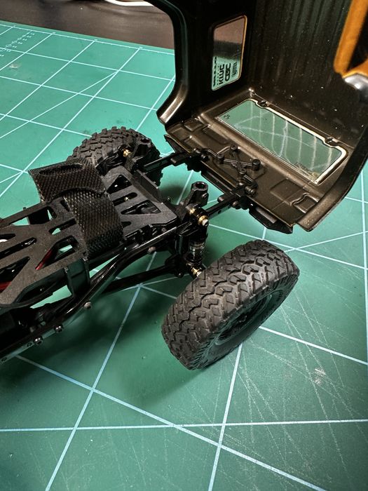 Axial SCX24 Jeep Wrangler 1:24 4WD Żółty