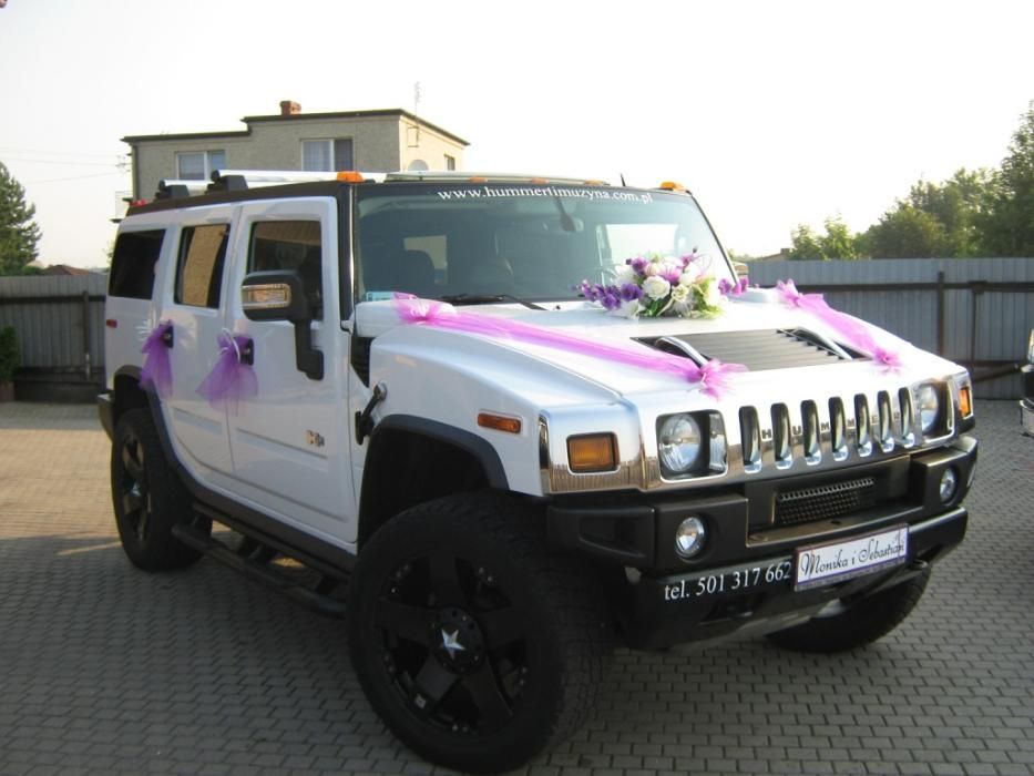 dekoracje ślubne na limuzynach weselnych