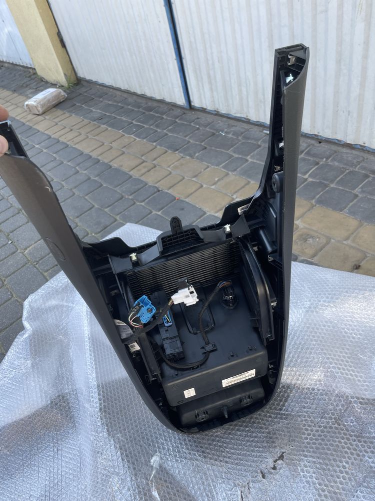 V klasa vito w447 schowek z roleta konsola Półka cup holder