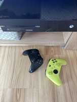 Xbox one 500gb 2 pady 3 gry