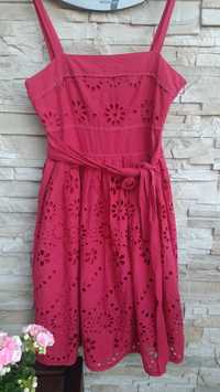 Czerwona sukienka na ramiączkach z haftowanymi kwiatami rozmiar 38
