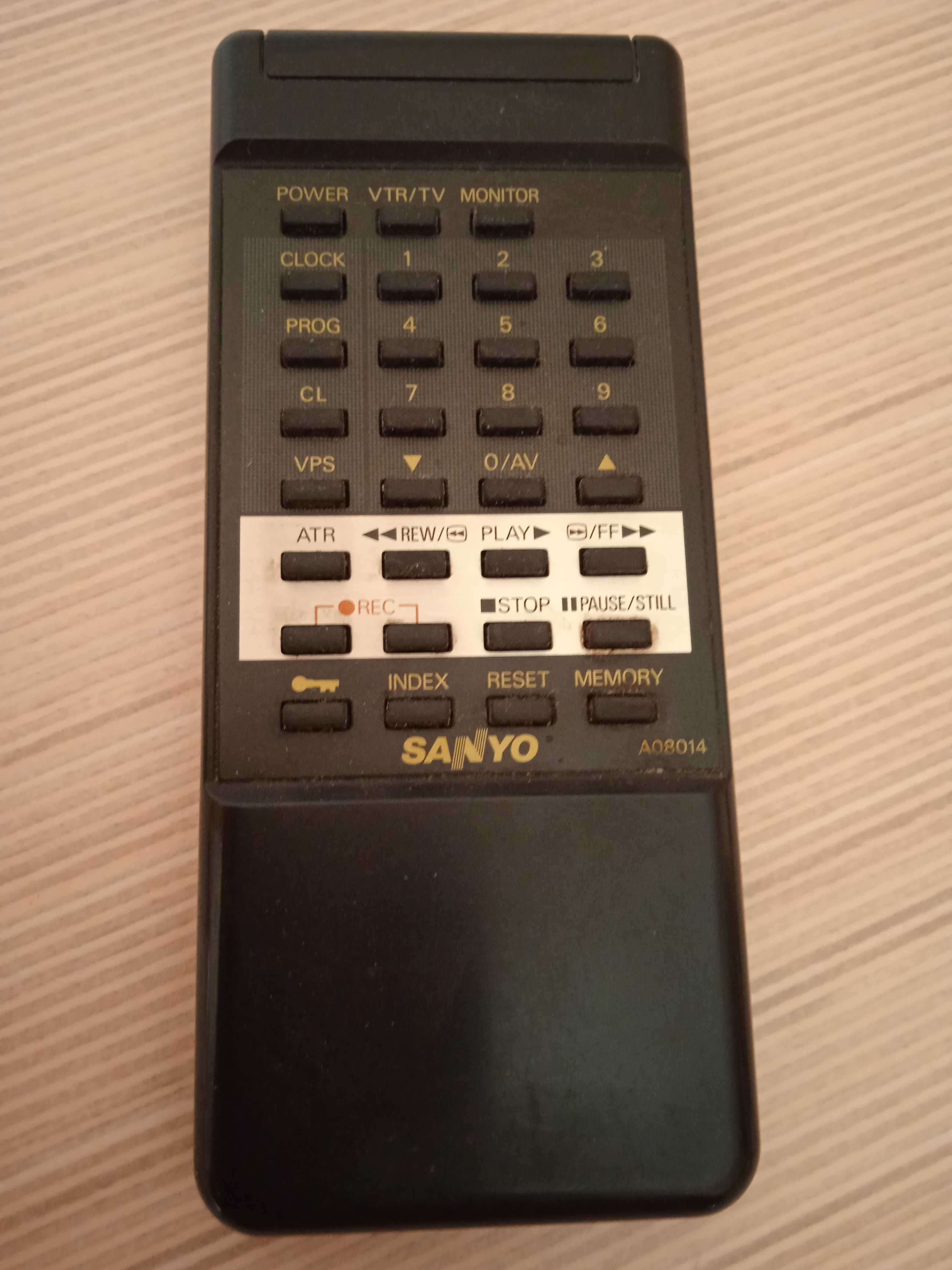 Magnetowid Sanyo VHR-220 EE + pilot