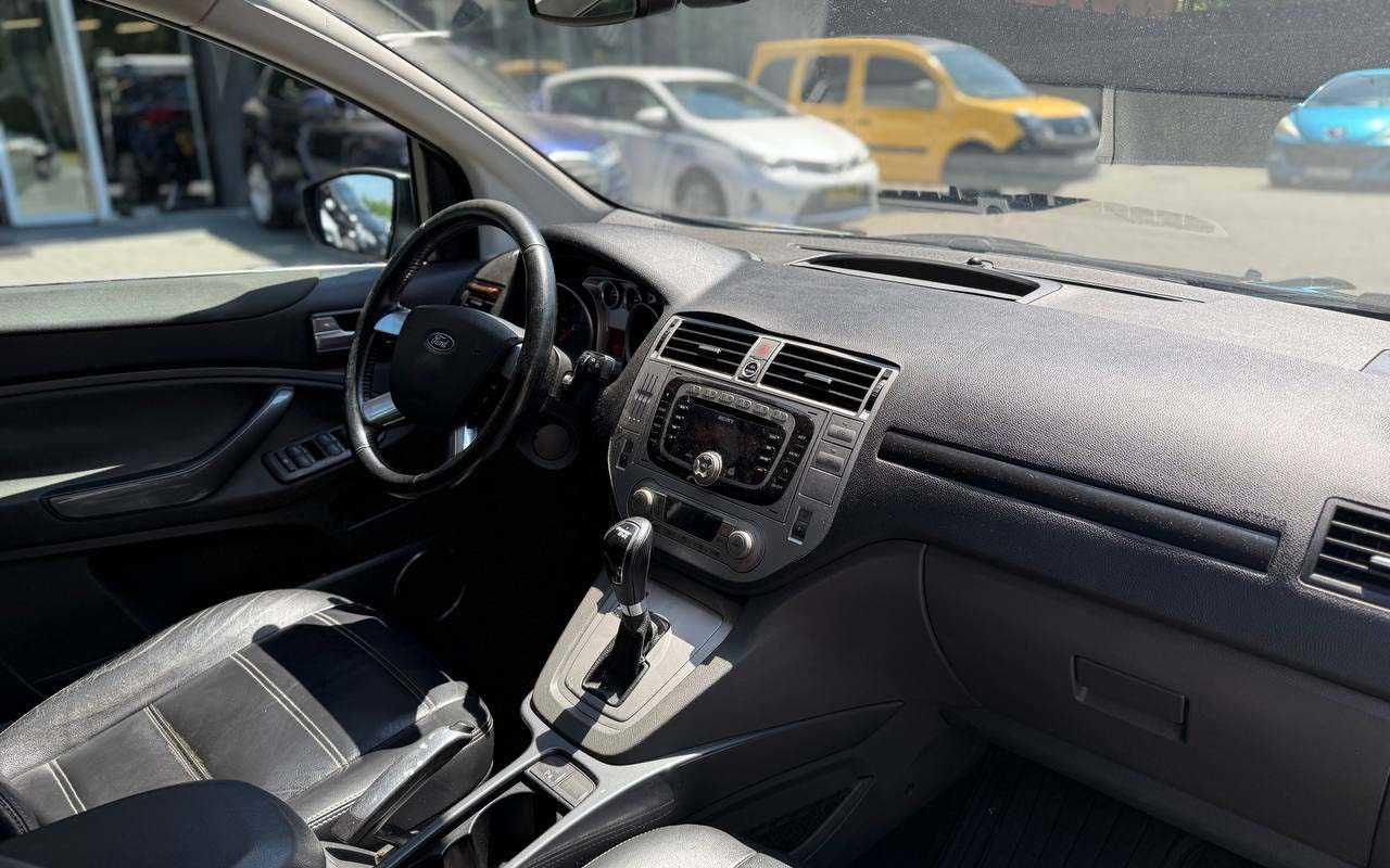 Ford Kuga 2012 року