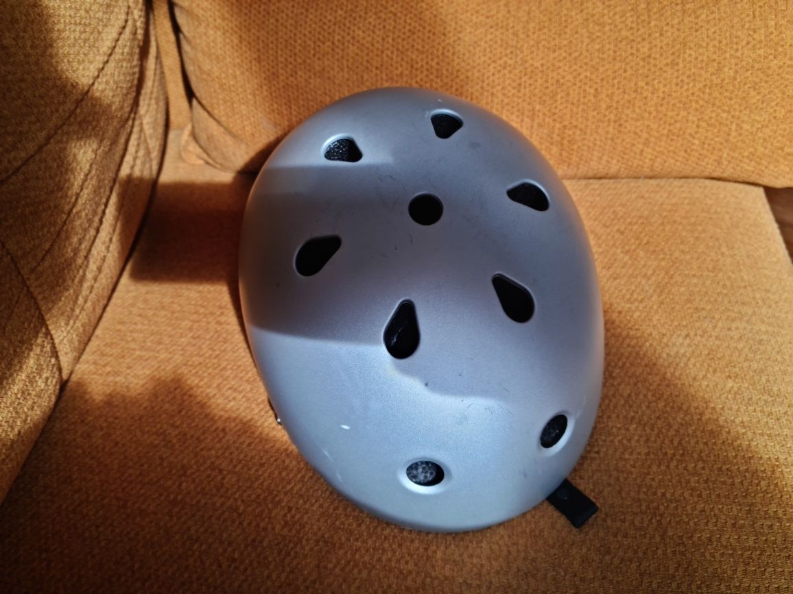 Kask dzieciecy Oxelo 50-54 cm. na rolki, łyżwy lub wrotki.
