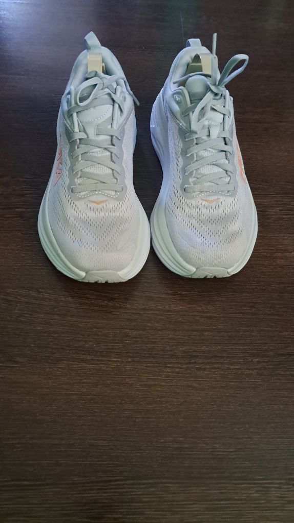 Кросівки Hoka.    W Bondi  8.    Р 41 1/3    26см