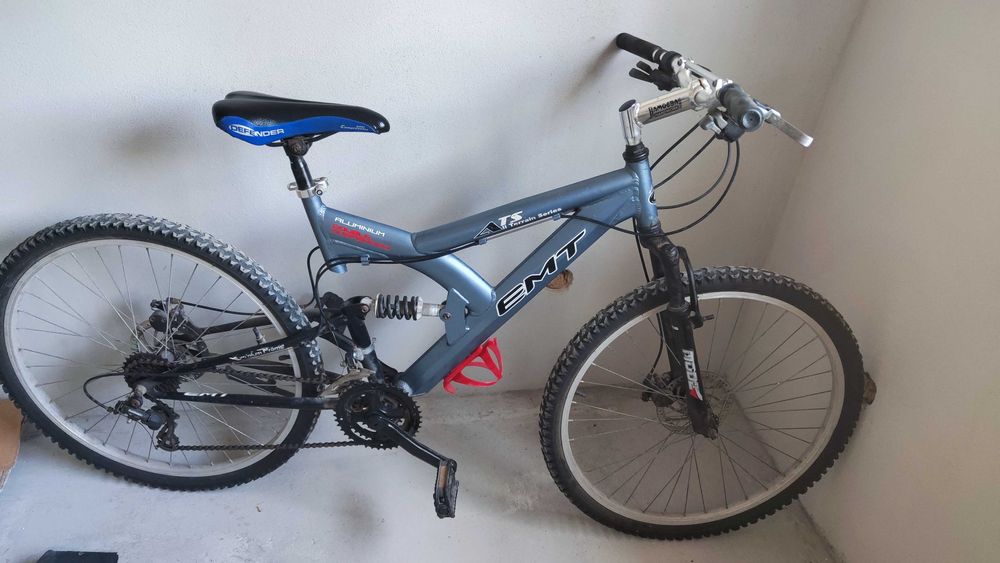 Bicicleta EMT Dupla suspensão
